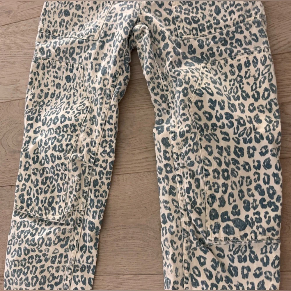 PILCRO  The Wanderer Mid-Rise Relaxed-Leg Jeans - size 27 tall
